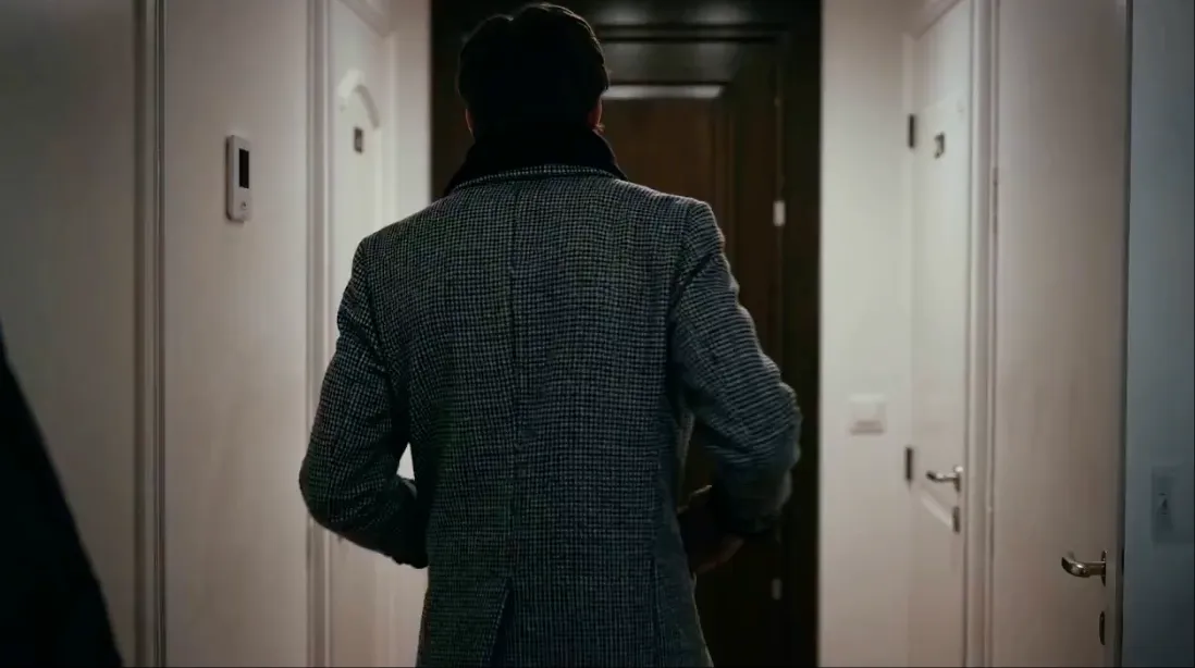 A polished product demo scene illustrating how to make product demo videos with AI